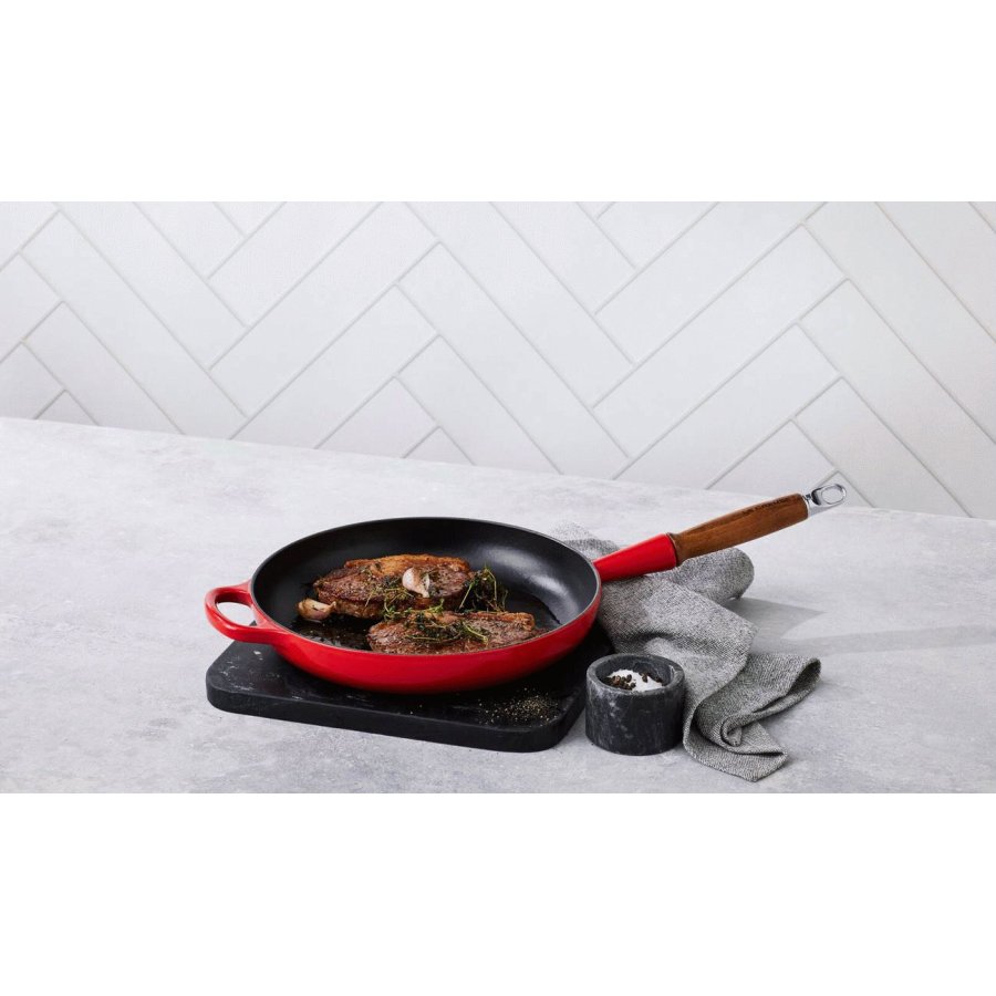 Le Creuset Signature Stbejernspande m. Trhndtag 28 cm, Cerise