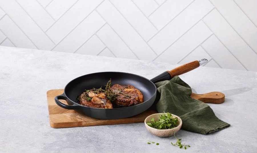 Le Creuset Signature Stbejernspande m. Trhndtag 28 cm, Sort