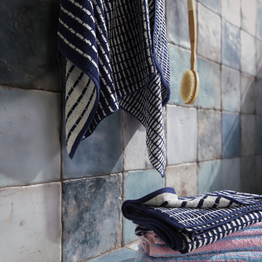 Juna Nuance Hndklde 50x100 cm, Mrk Bl/Hvid