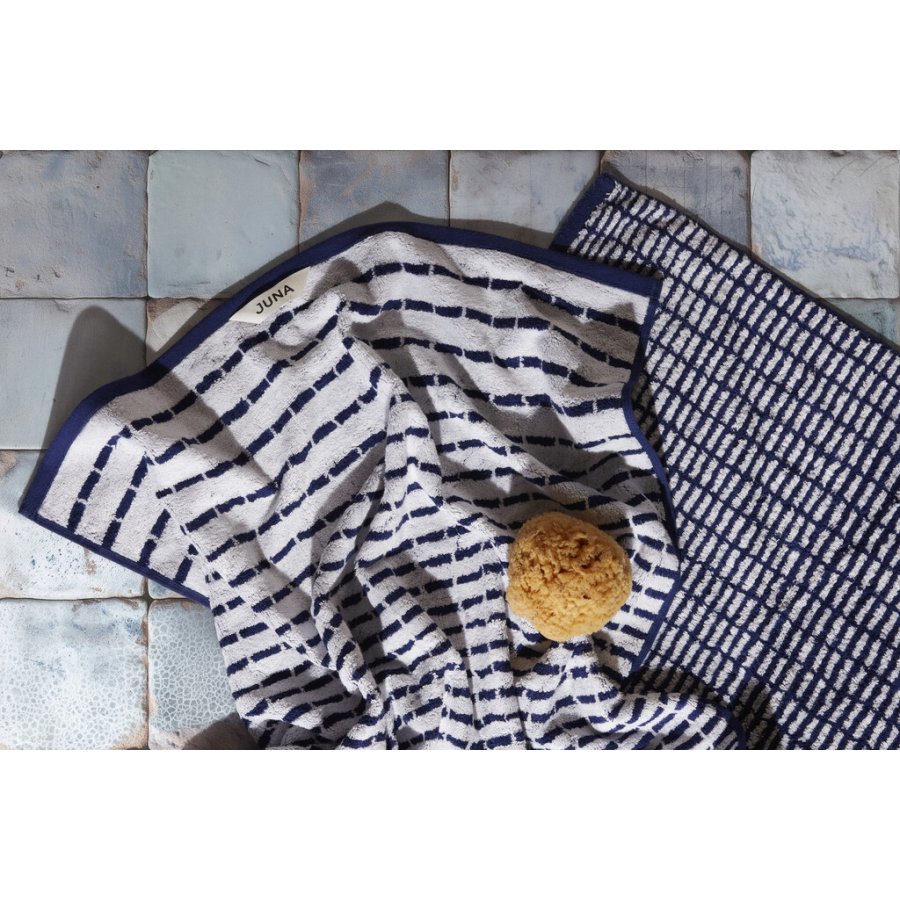 Juna Nuance Hndklde 50x100 cm, Mrk Bl/Hvid