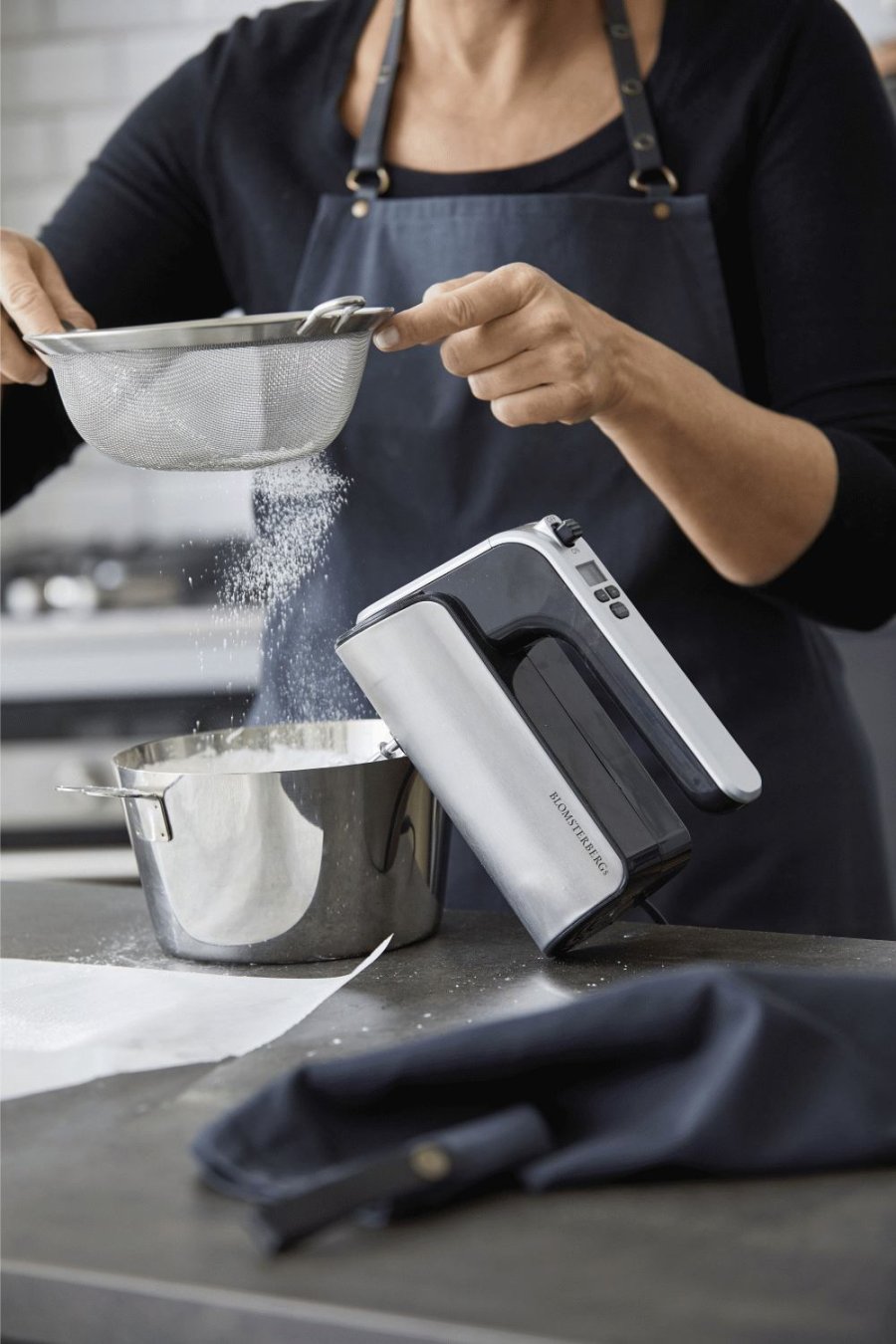 Blomsterbergs Hndmixer 350W, Sort/Stl