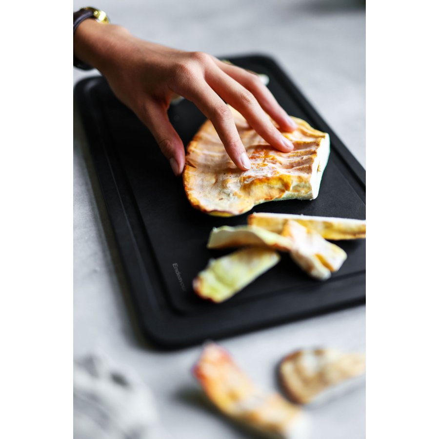 Endeavour Schneidebrett mit Saftreibe 34x21 cm, Schwarz