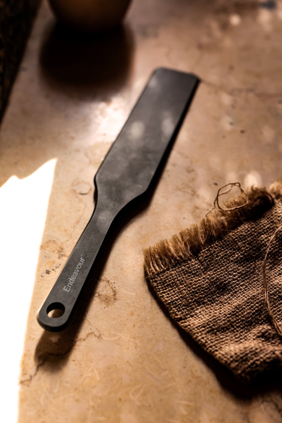 Endeavour Pfannenwender Schmal 28 cm, Schwarz