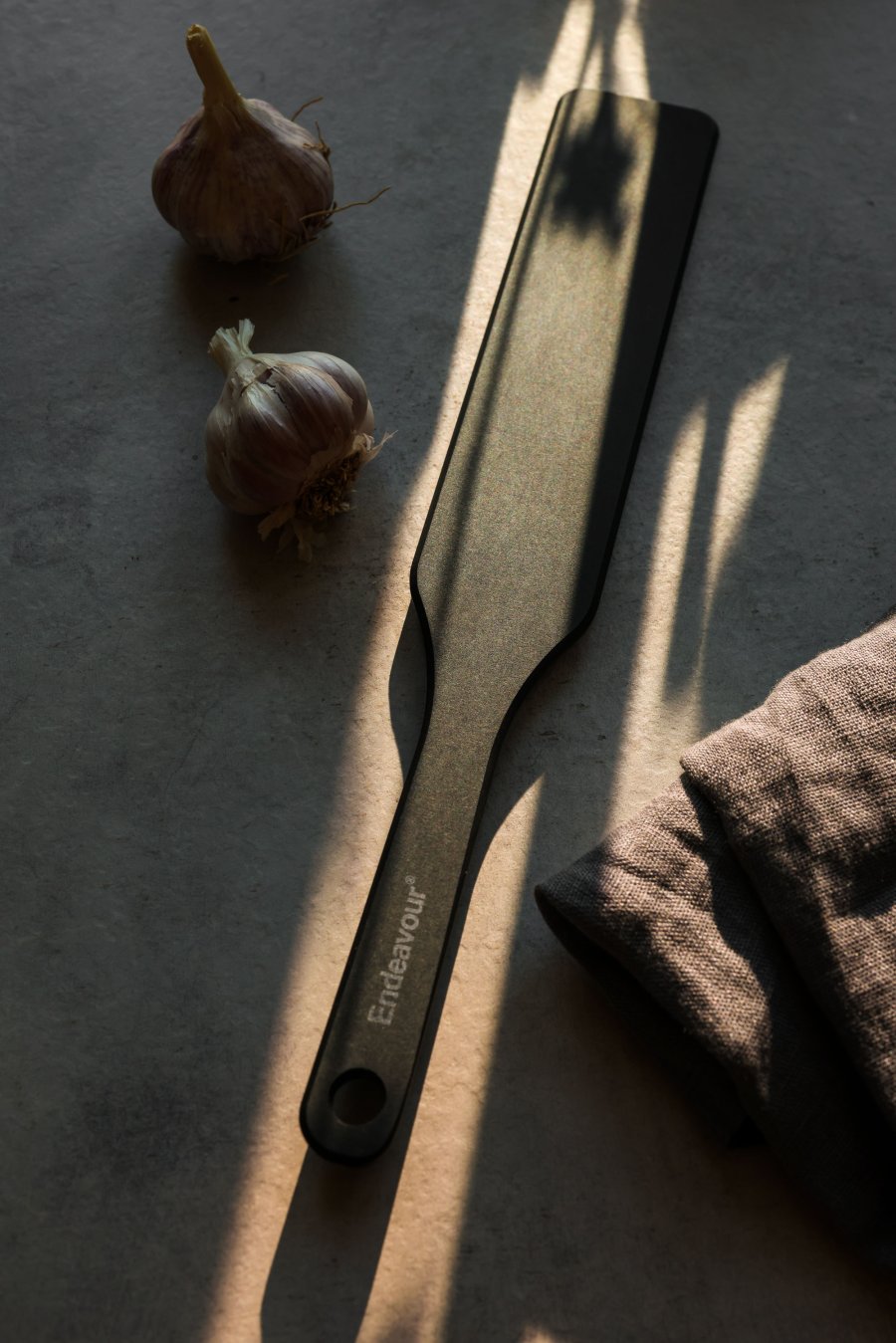 Endeavour Pfannenwender Schmal 28 cm, Schwarz