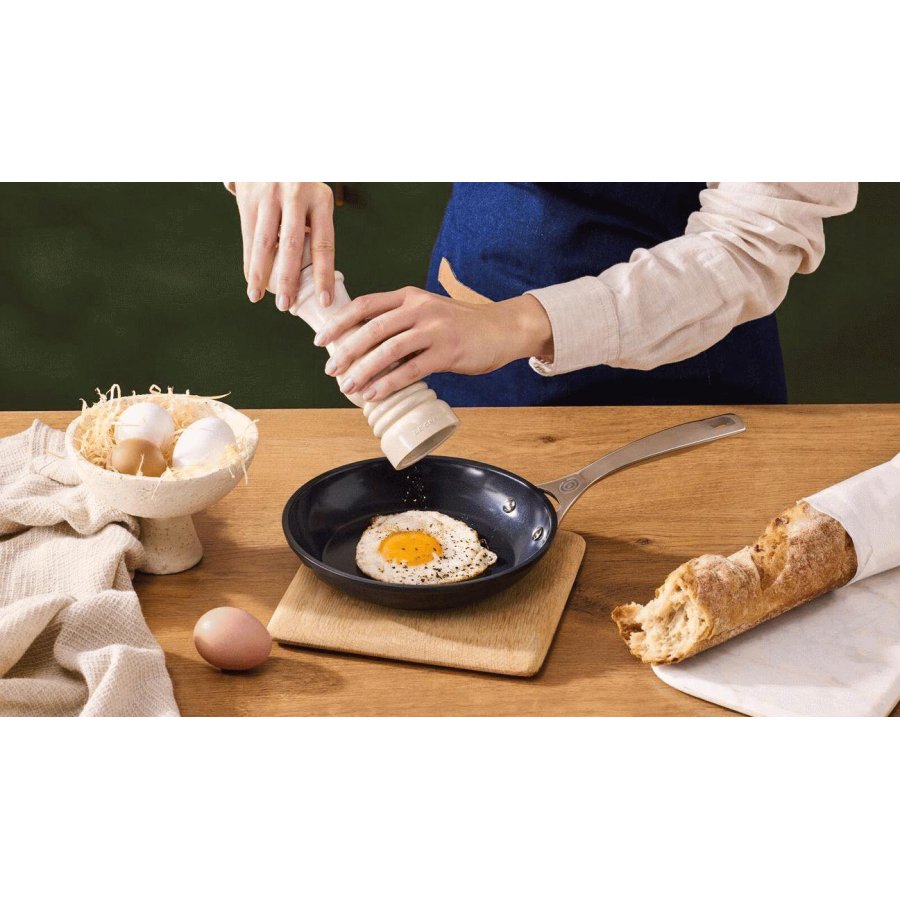 Le Creuset Essential Dyb Stegepande m. Keramisk Non-stick Belgning 28 cm, Sort