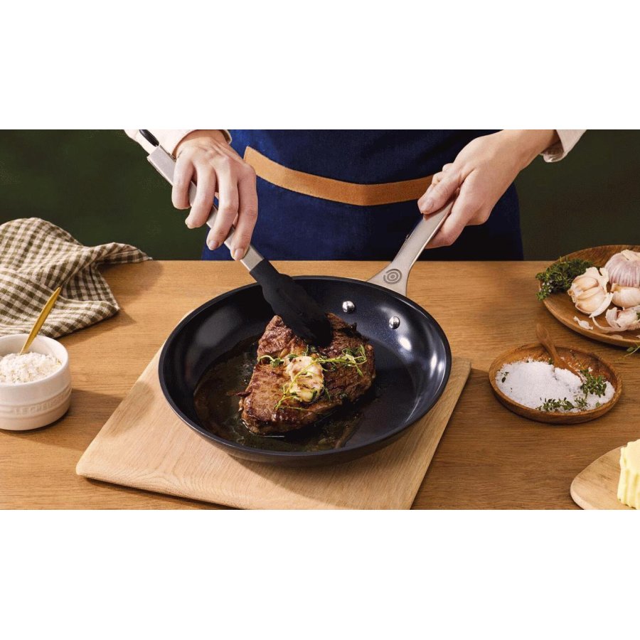 Le Creuset Essential Dyb Stegepande m. Keramisk Non-stick Belgning 28 cm, Sort