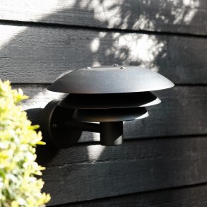 Dyberg Larsen DL20 Udendørs Væglampe 20 cm, Sort