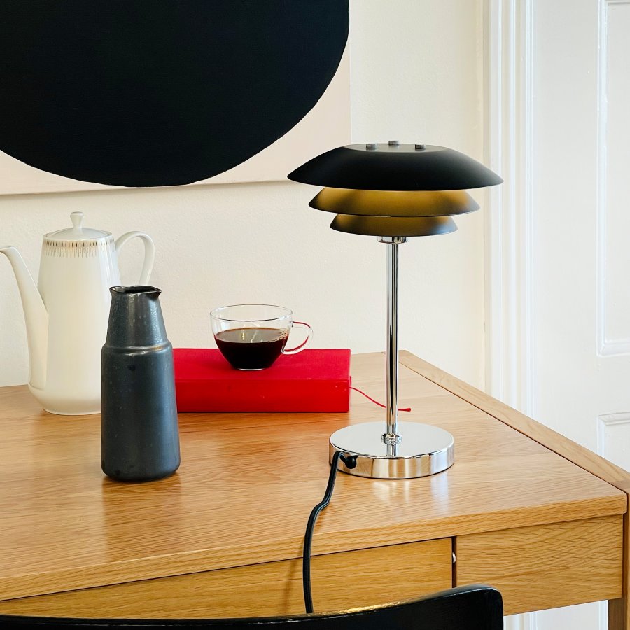 Dyberg Larsen DL20 Bordlampe H30 cm, Sort