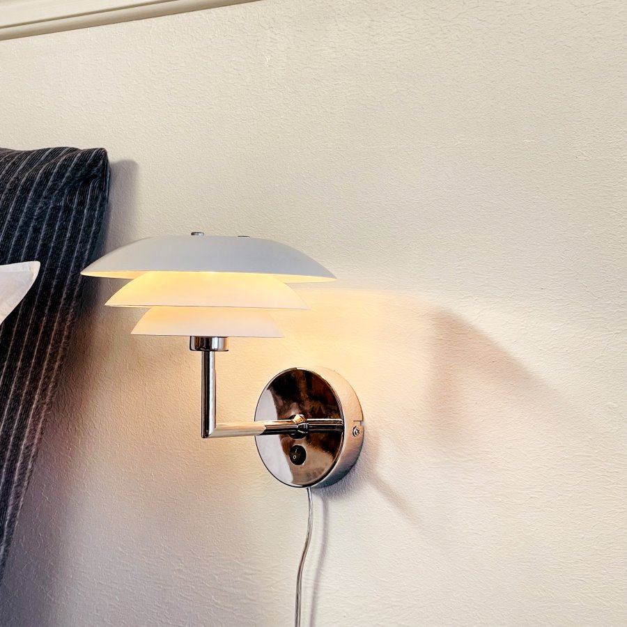 Dyberg Larsen DL20 Vglampe 20 cm, Hvid/Krom