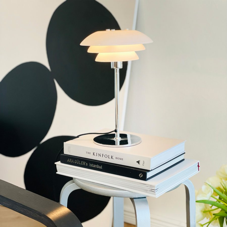 Dyberg Larsen DL20 Bordlampe H30 cm, Opal/Krom