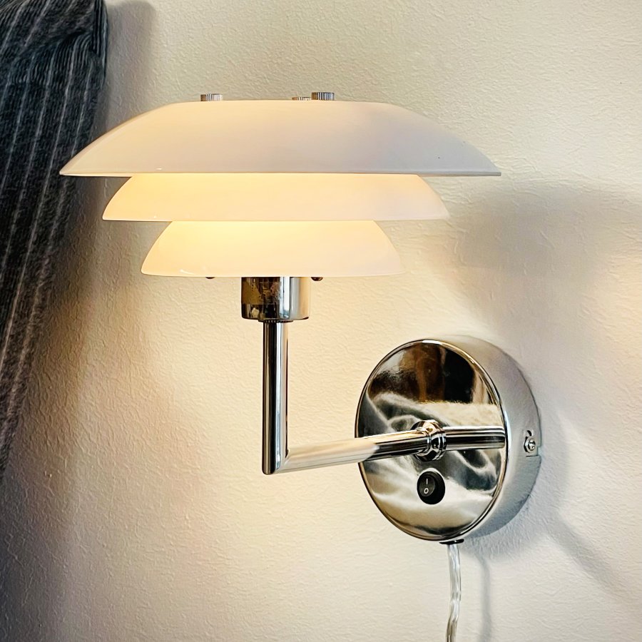 Dyberg Larsen DL20 Vglampe 20 cm, Opal/Krom