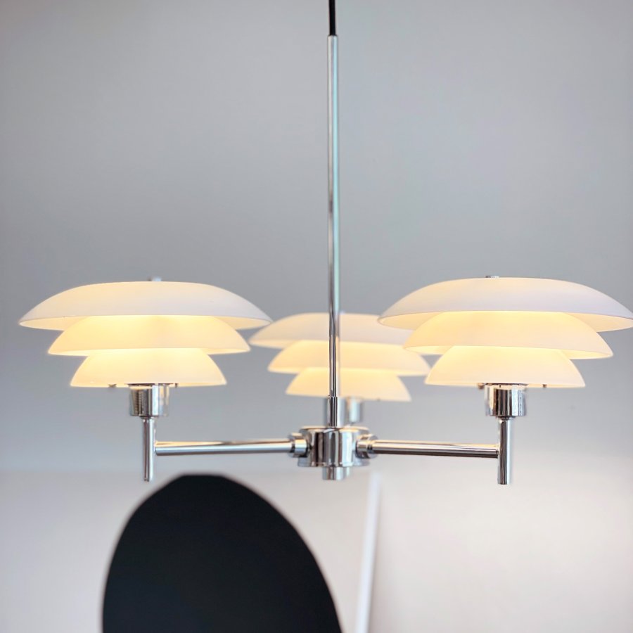 Dyberg Larsen DL20 Kronleuchter 50 cm, Opal/Chrom