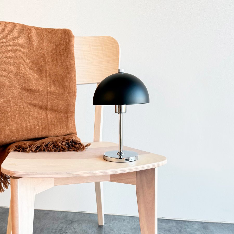 Dyberg Larsen Malm Trdls Bordlampe LED H23 cm, Sort/Krom