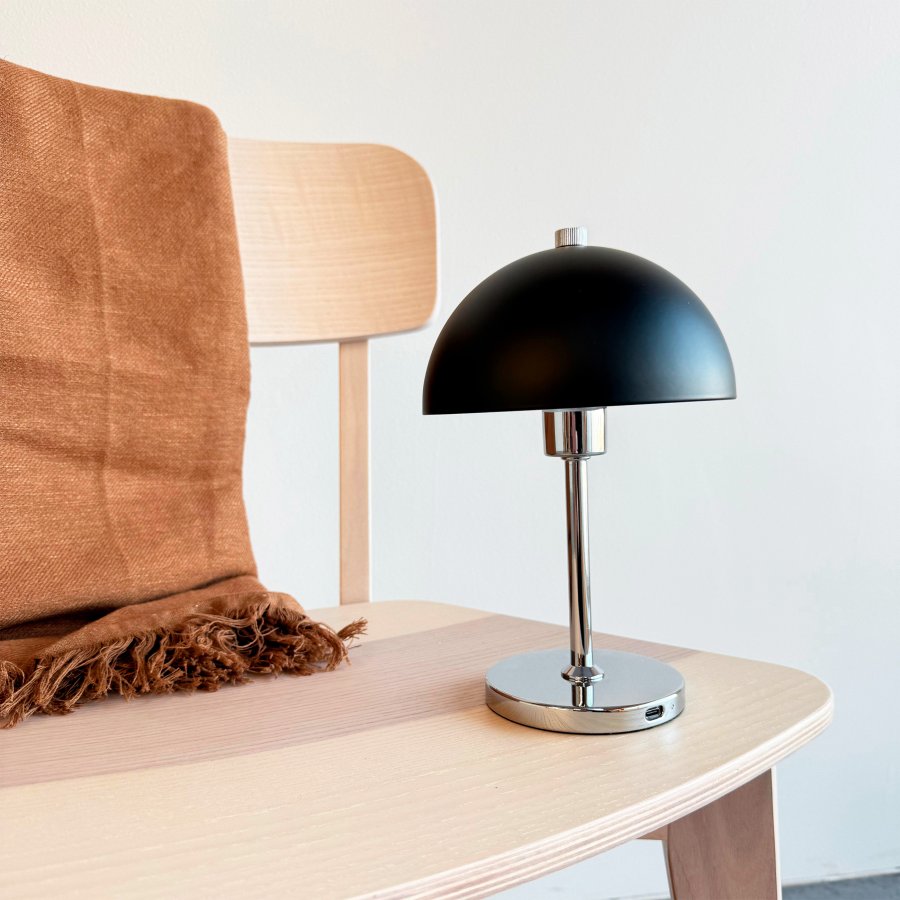 Dyberg Larsen Malm Trdls Bordlampe LED H23 cm, Sort/Krom