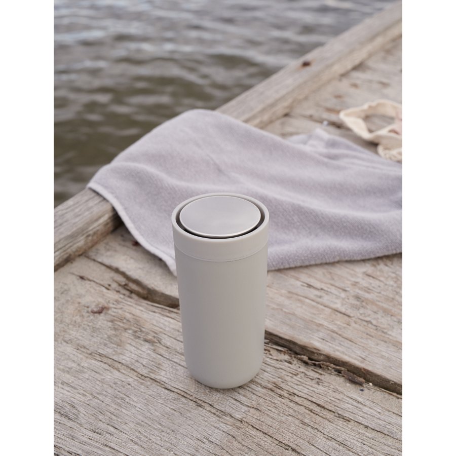 Stelton Click To Go Becher 0,4 L, Soft Light Grey