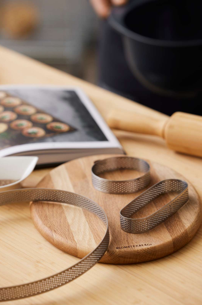 Blomsterbergs T�rtering m. huller �24 cm