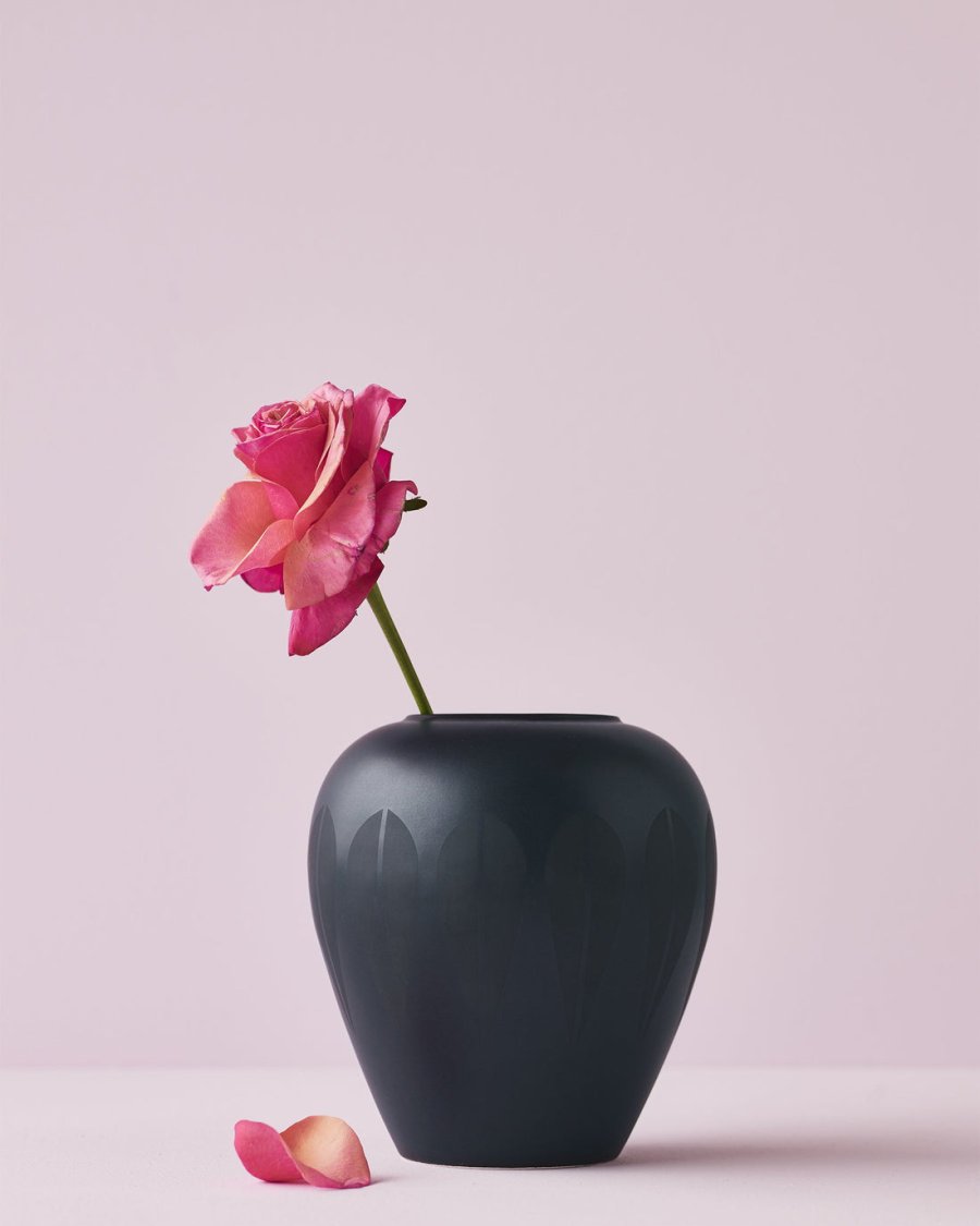 Lucie Kaas Lotus Vase 17 cm, Sort