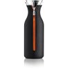 Eva Solo Kleskabskaraffel 1,0 l, Med neoprendragt, black/orange