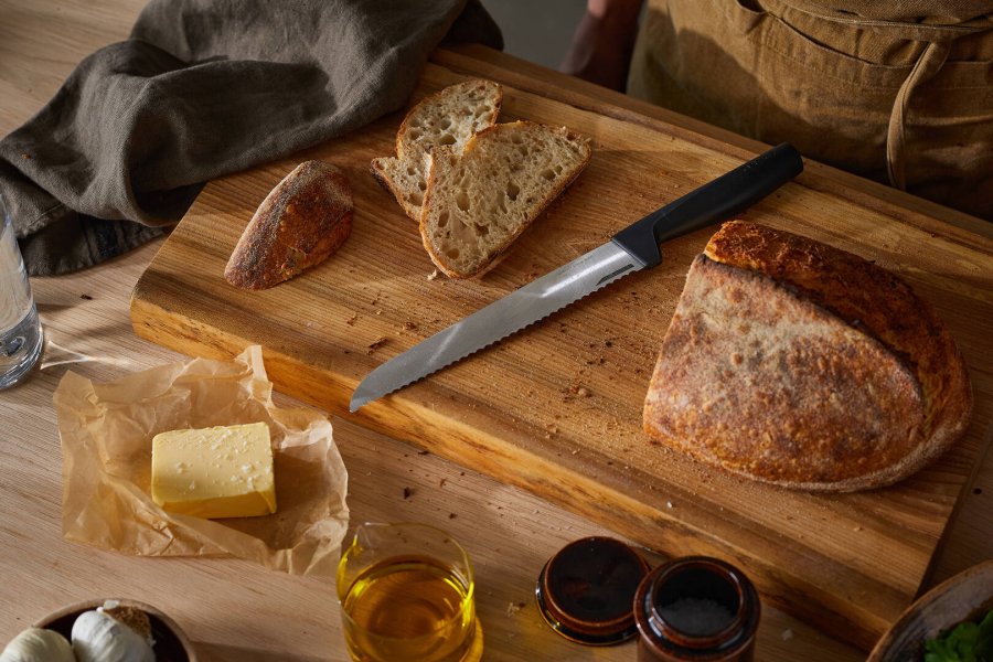 Fiskars Hard Edge Brotmesser 35 cm