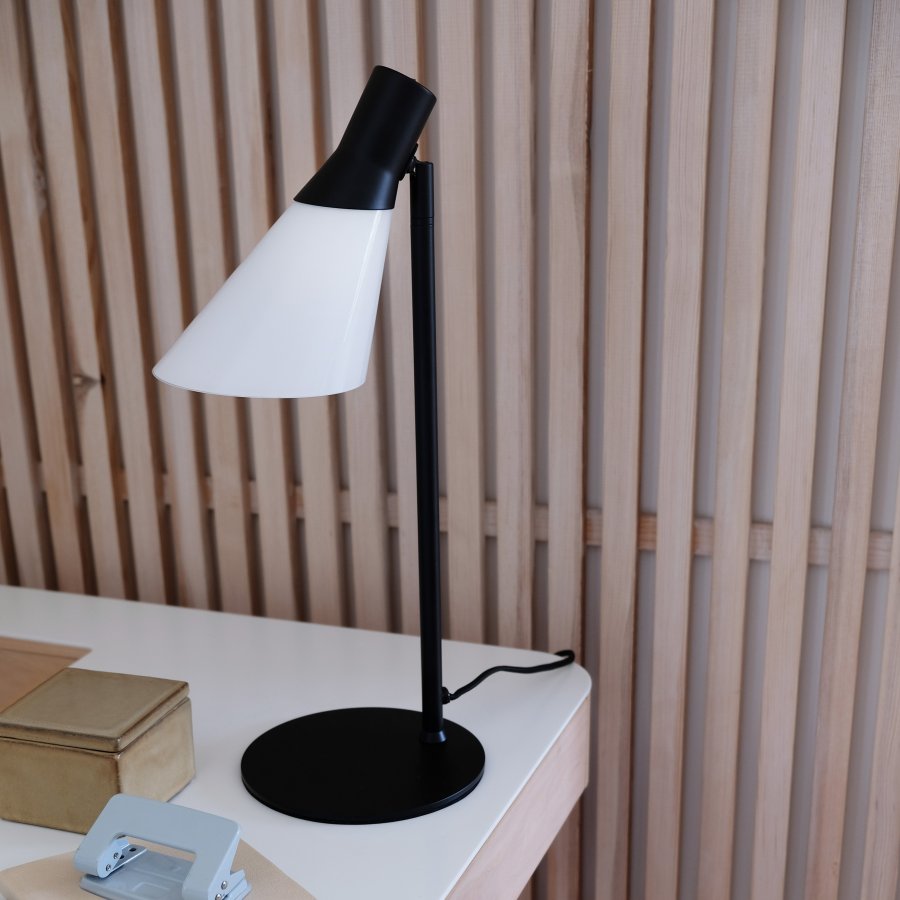 Dyberg Larsen Gent Bordlampe H48 cm, Opal/Sort