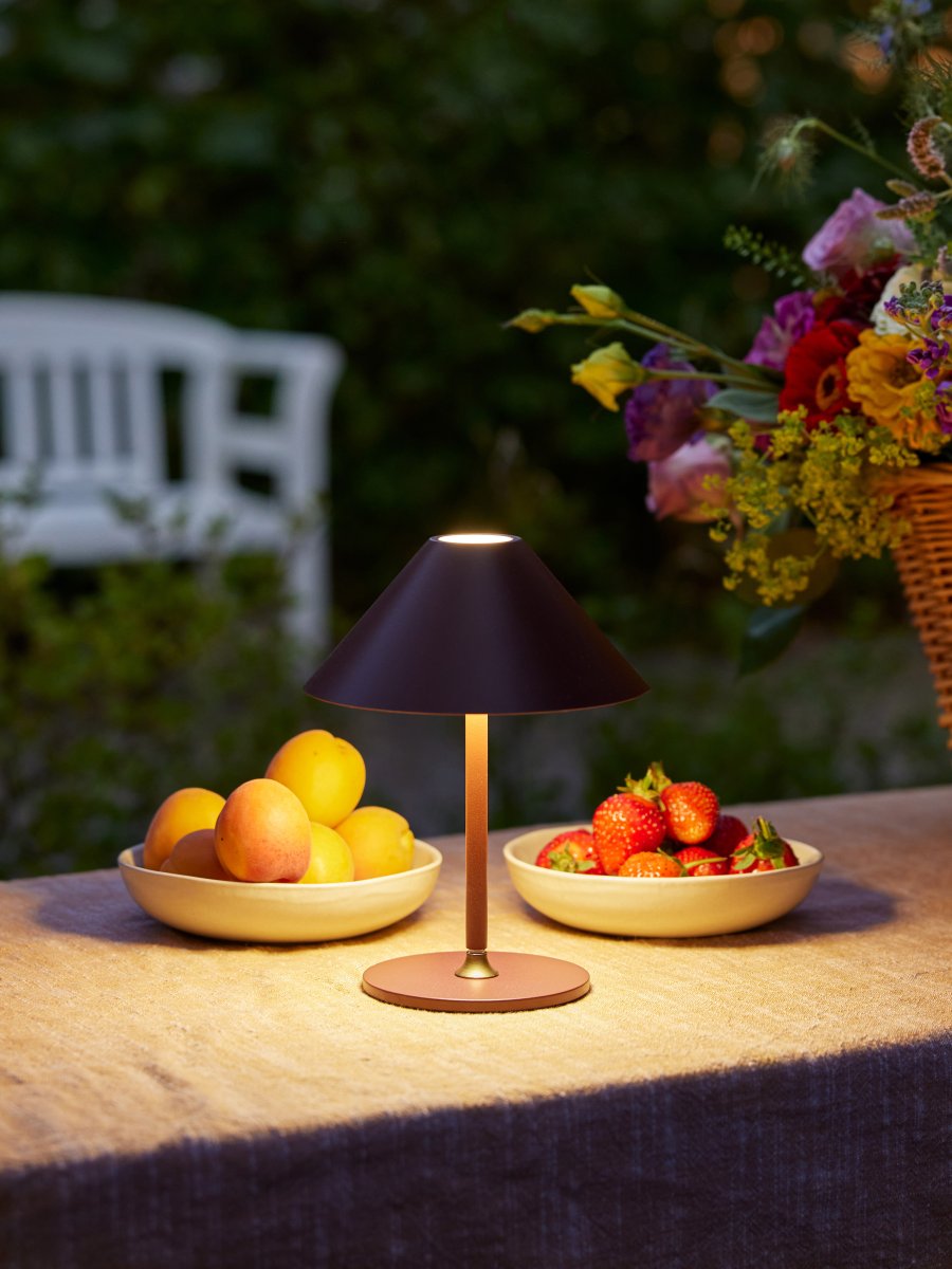 Halo Design Hygge Tragbare Batterie Tischlampe LED H19 cm, Bordeaux