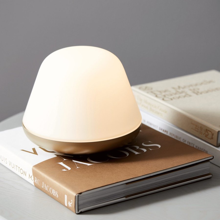 Herstal Bloom Tischlampe H16,8 cm, Messing/Opalglas