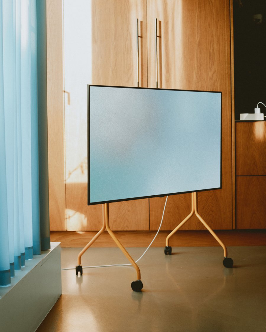 Pedestal Moon Rollin' TV-Ständer H107 cm, Abricot