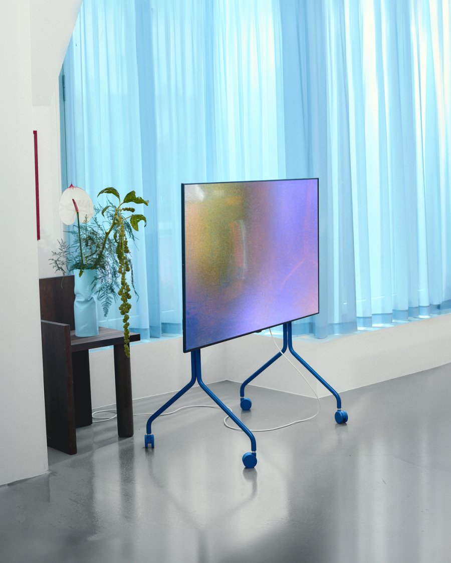 Pedestal Moon Rollin' TV-Ständer H107 cm, Ultra Marine