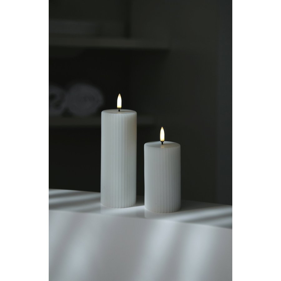 Uyuni Lighting Bloklys m. Riller LED 5,8xH15 cm, Nordic White