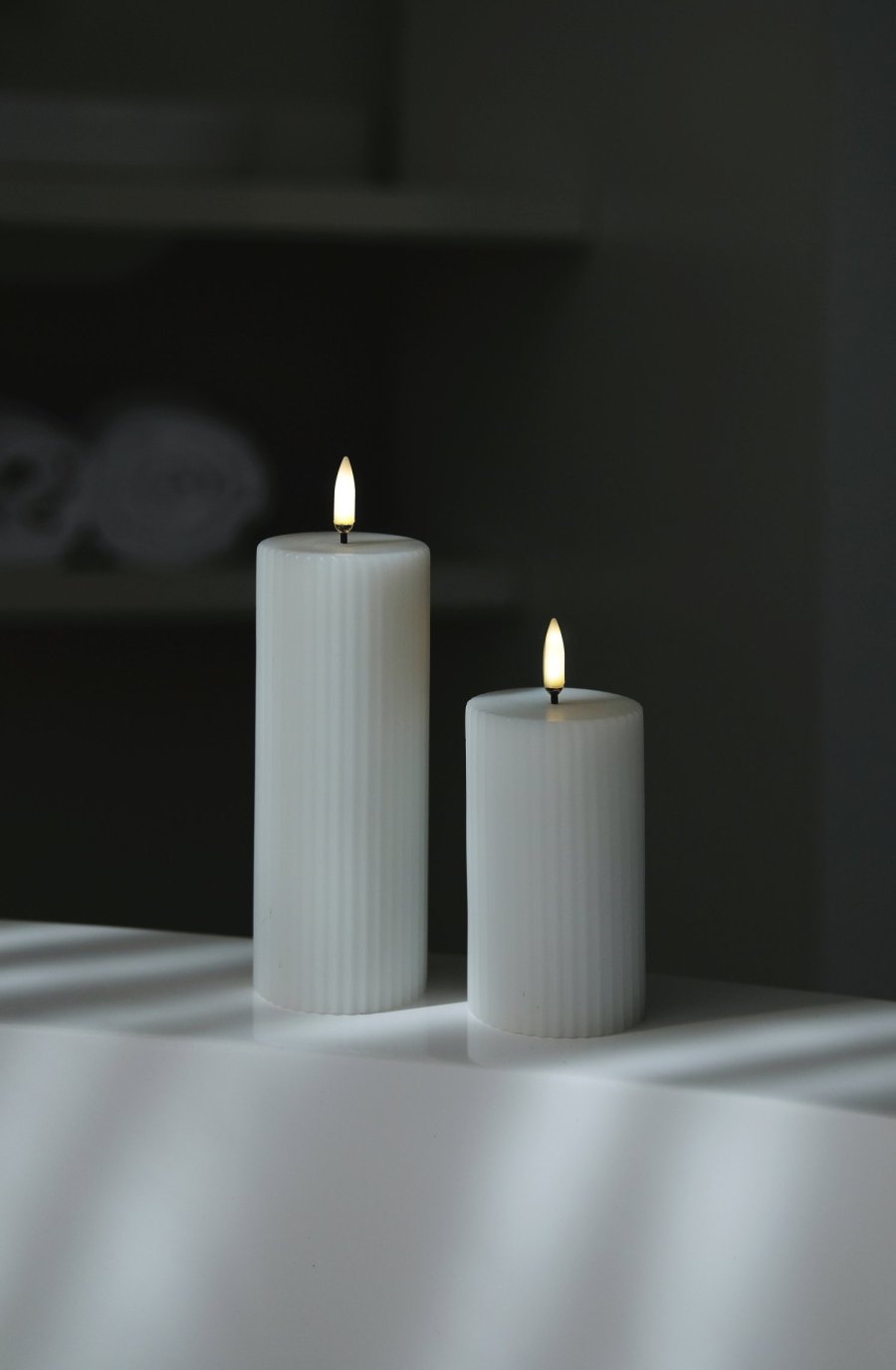 Uyuni Lighting Bloklys m. Riller LED 5,8xH15 cm, Nordic White