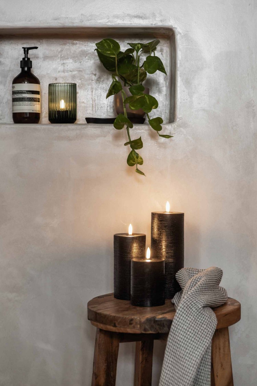 Uyuni Lighting Bloklys Rustik m. Smelteeffekt LED 7,8xH15 cm, Forest Black