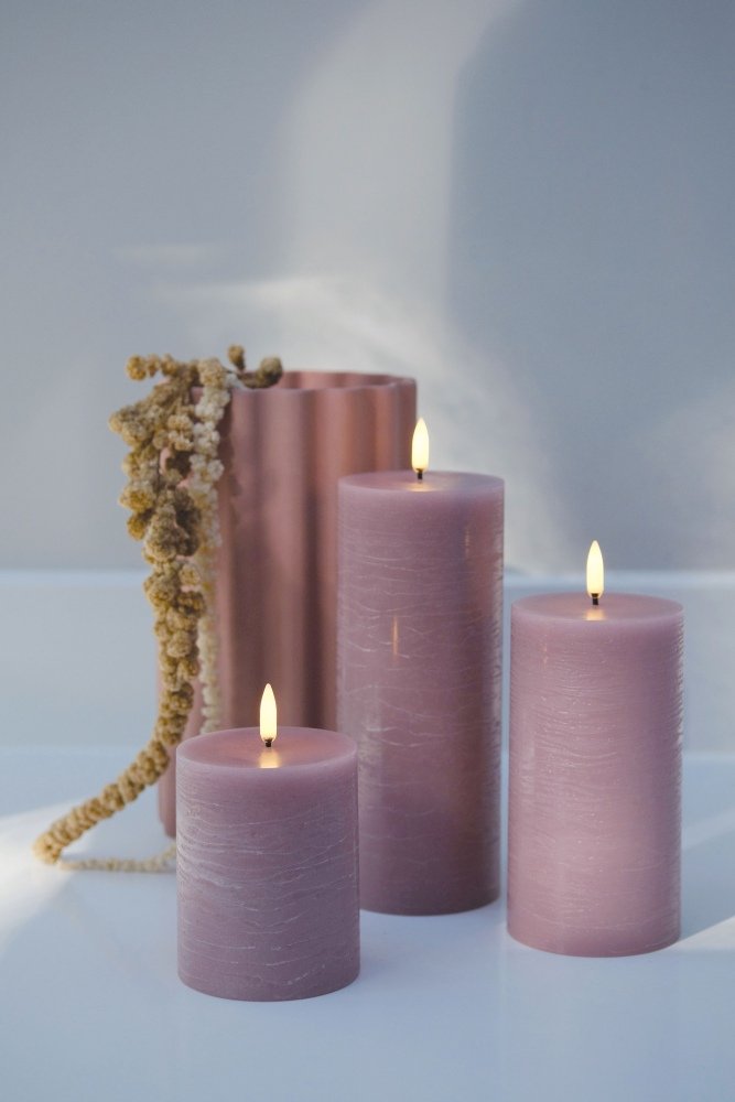 Uyuni Lighting Bloklys LED 7,8xH15 cm, Light Lavender/rustik