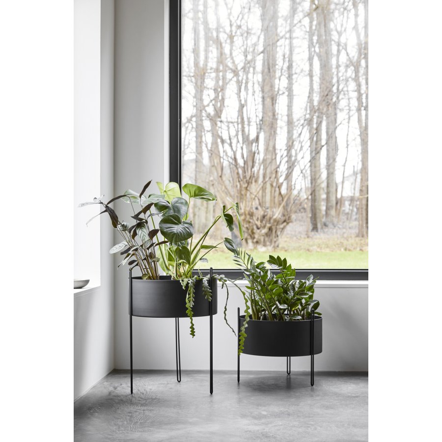 WOUD Pidestall Urtepotteskjuler H55 cm, Sort