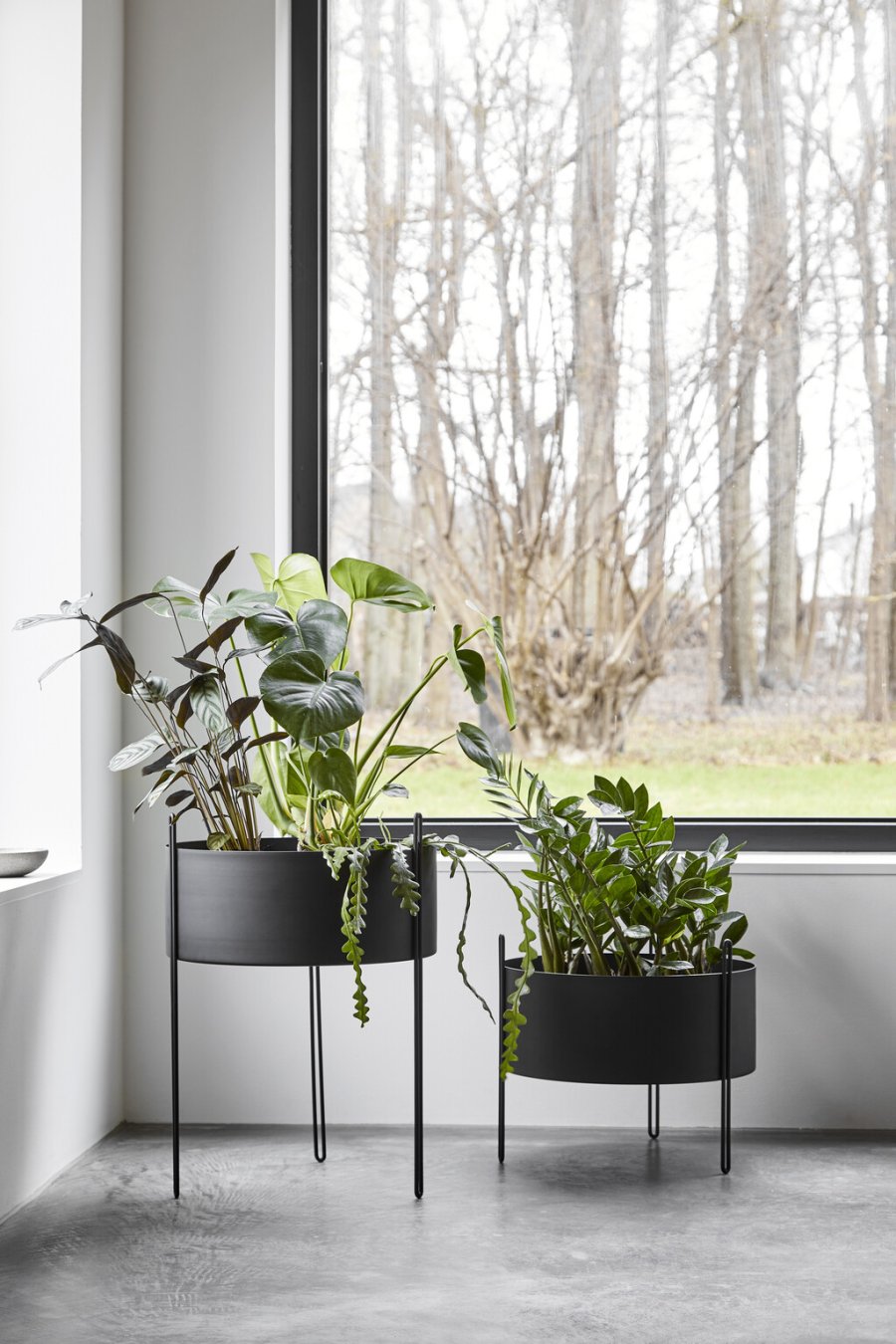 WOUD Pidestall Urtepotteskjuler H55 cm, Sort