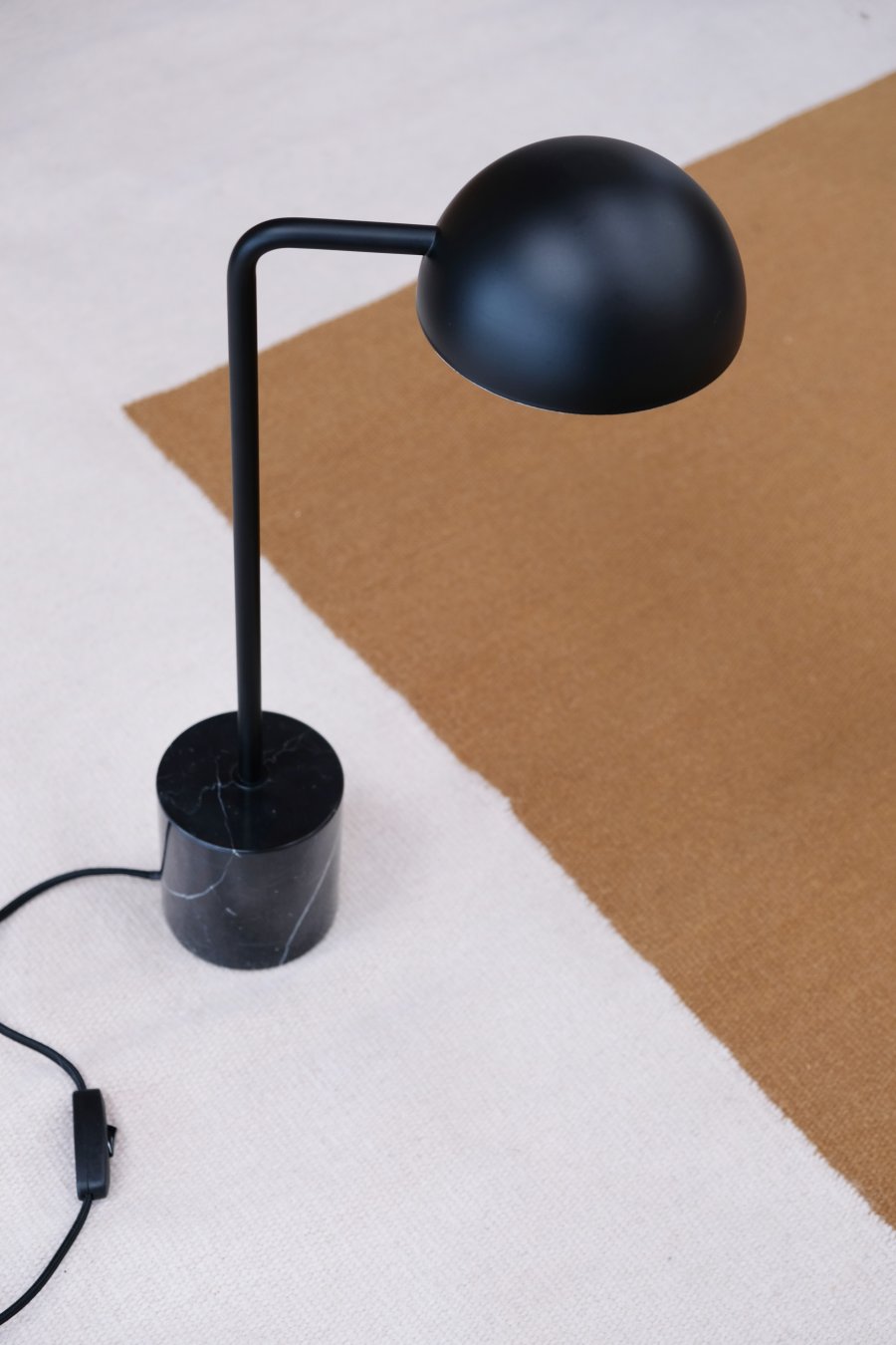 Dyberg Larsen Marmor Tischlampe H50 cm, Schwarz