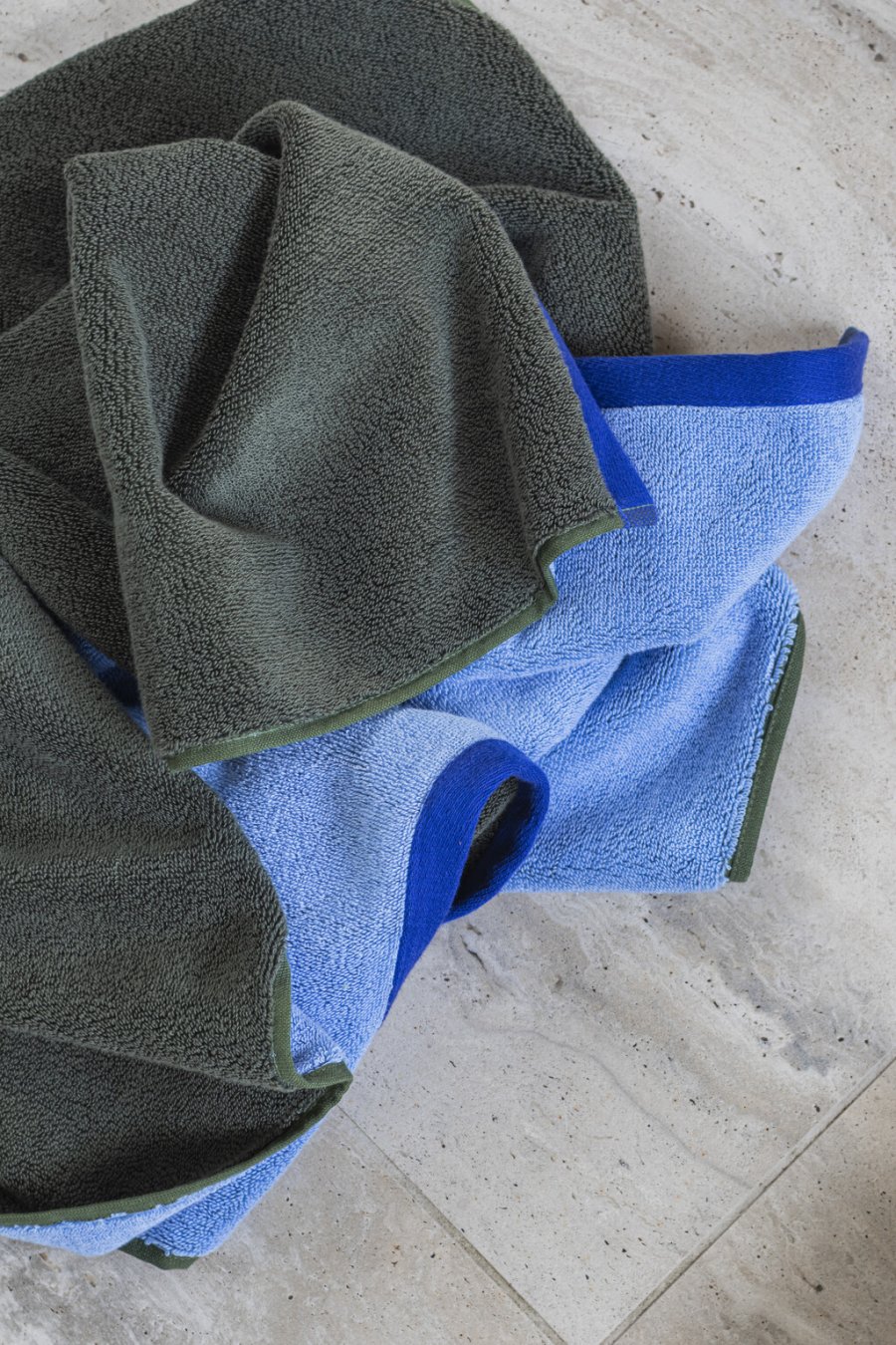 Mette Ditmer Soft Handtuch 5090cm, Dunkeloliv/Hellblau