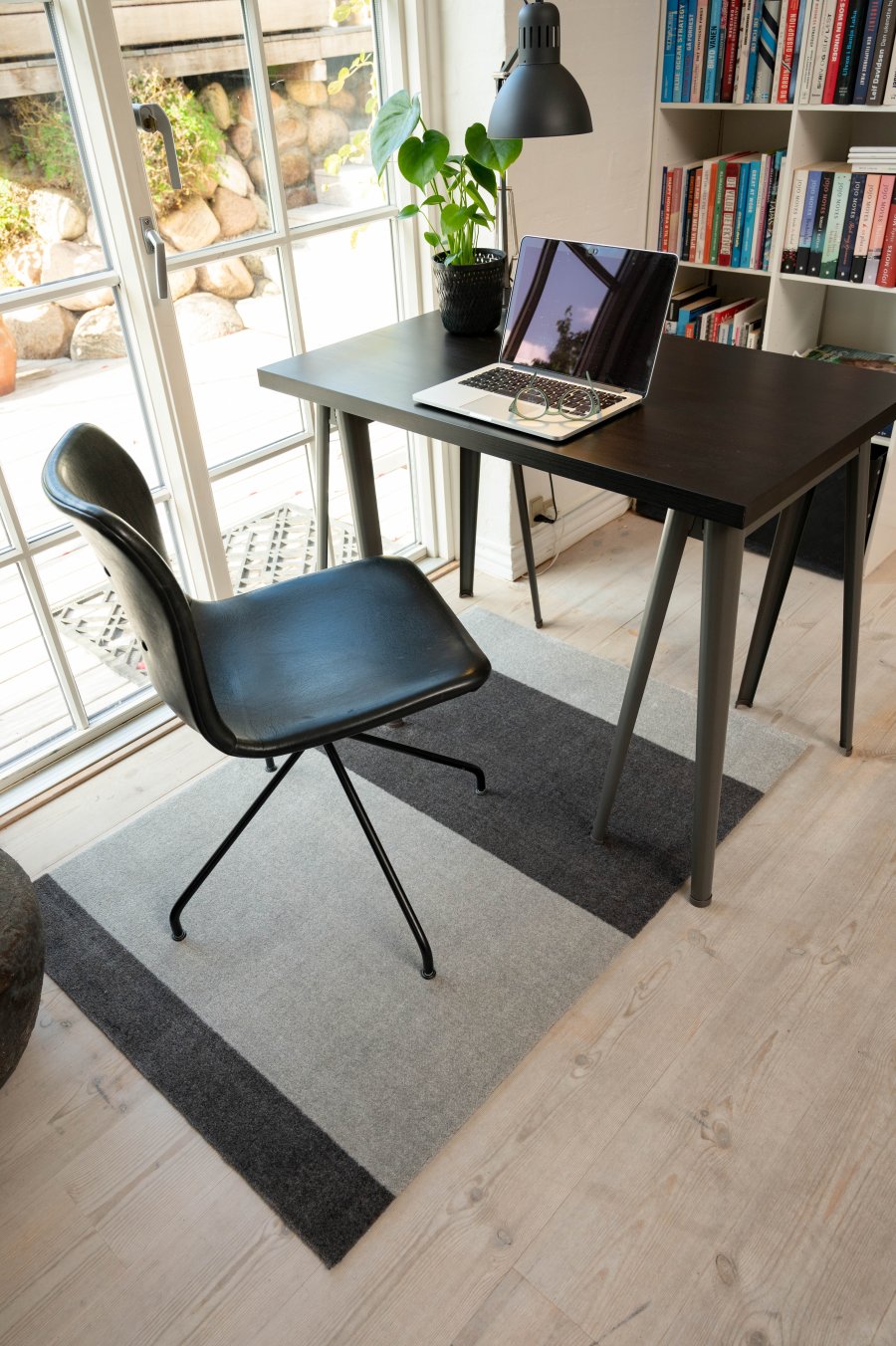 Tica Copenhagen Stripes Horisontal Gulvmtte 90x130 cm, Steelgrey/Lysegr