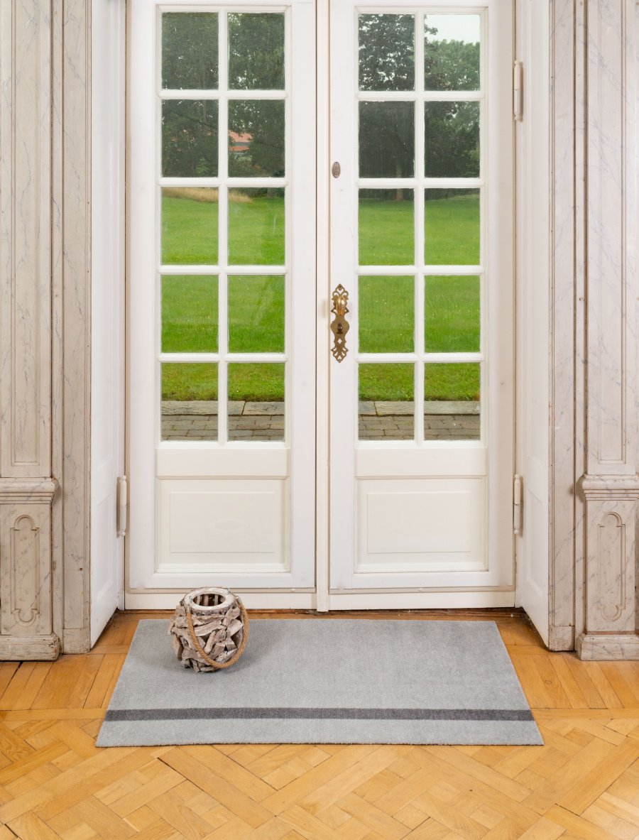 Tica Copenhagen Stripes Vertikal Gulvmtte 67x120 cm, Lysegr/Steelgrey