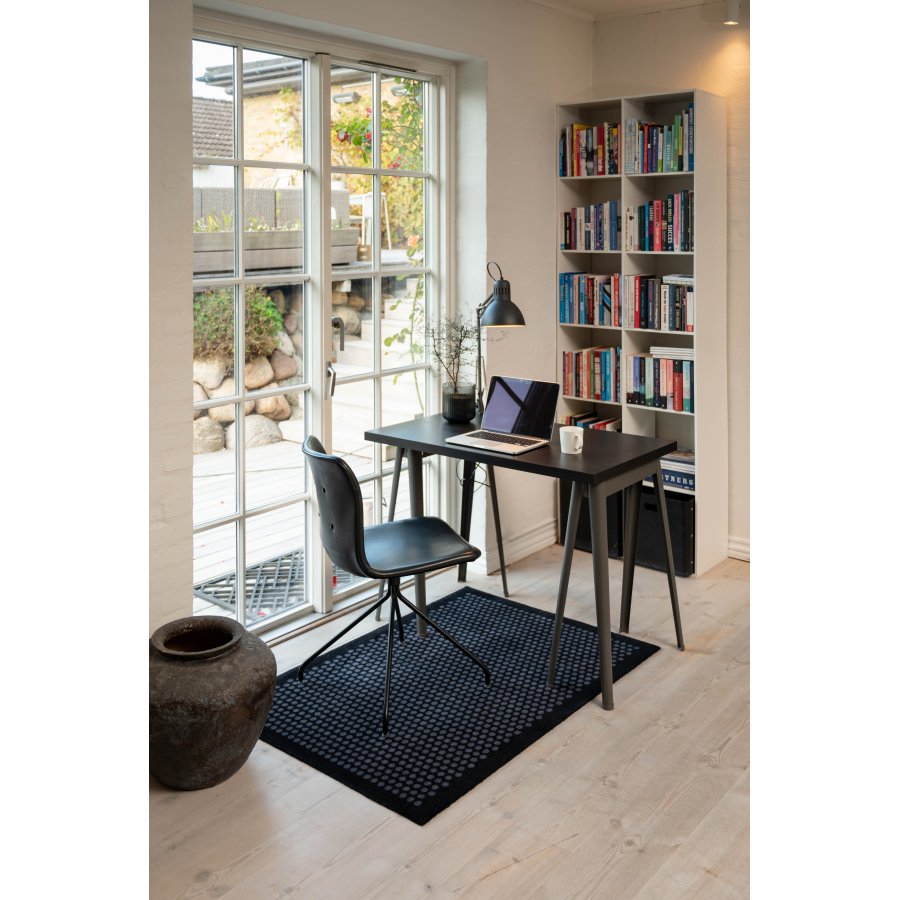 Tica Copenhagen Dot Mtte 90x130 cm, Sort/Gr