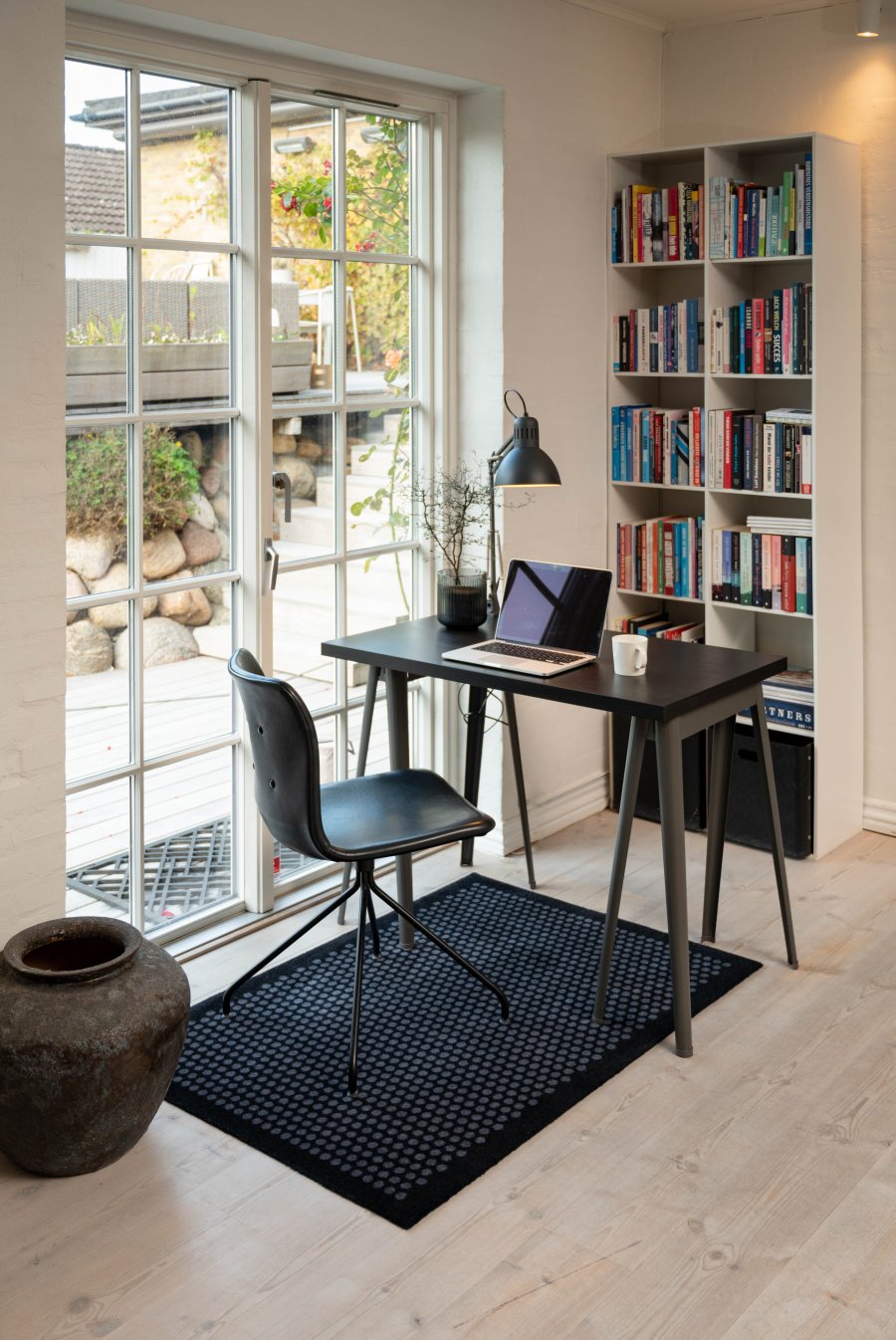 Tica Copenhagen Dot Mtte 90x130 cm, Sort/Gr