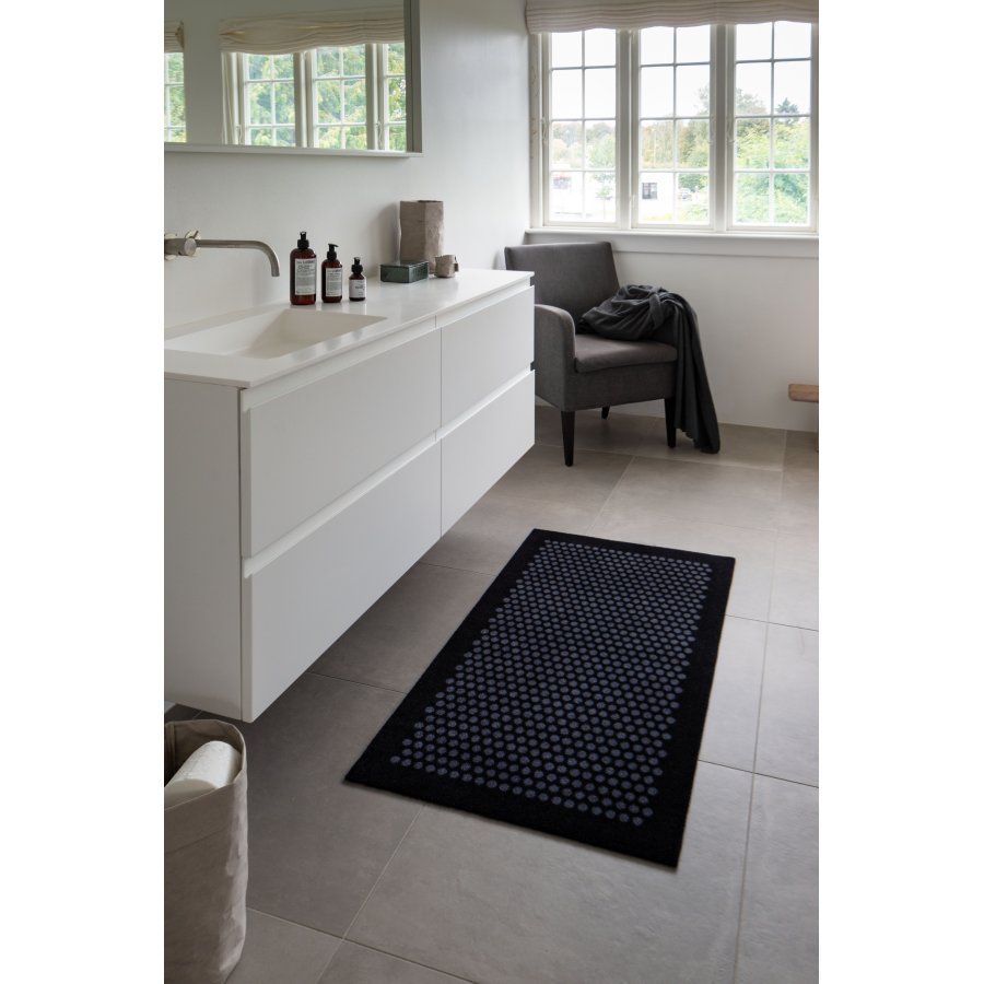 Tica Copenhagen Dot Smudsmtte 67x120 cm, Sort