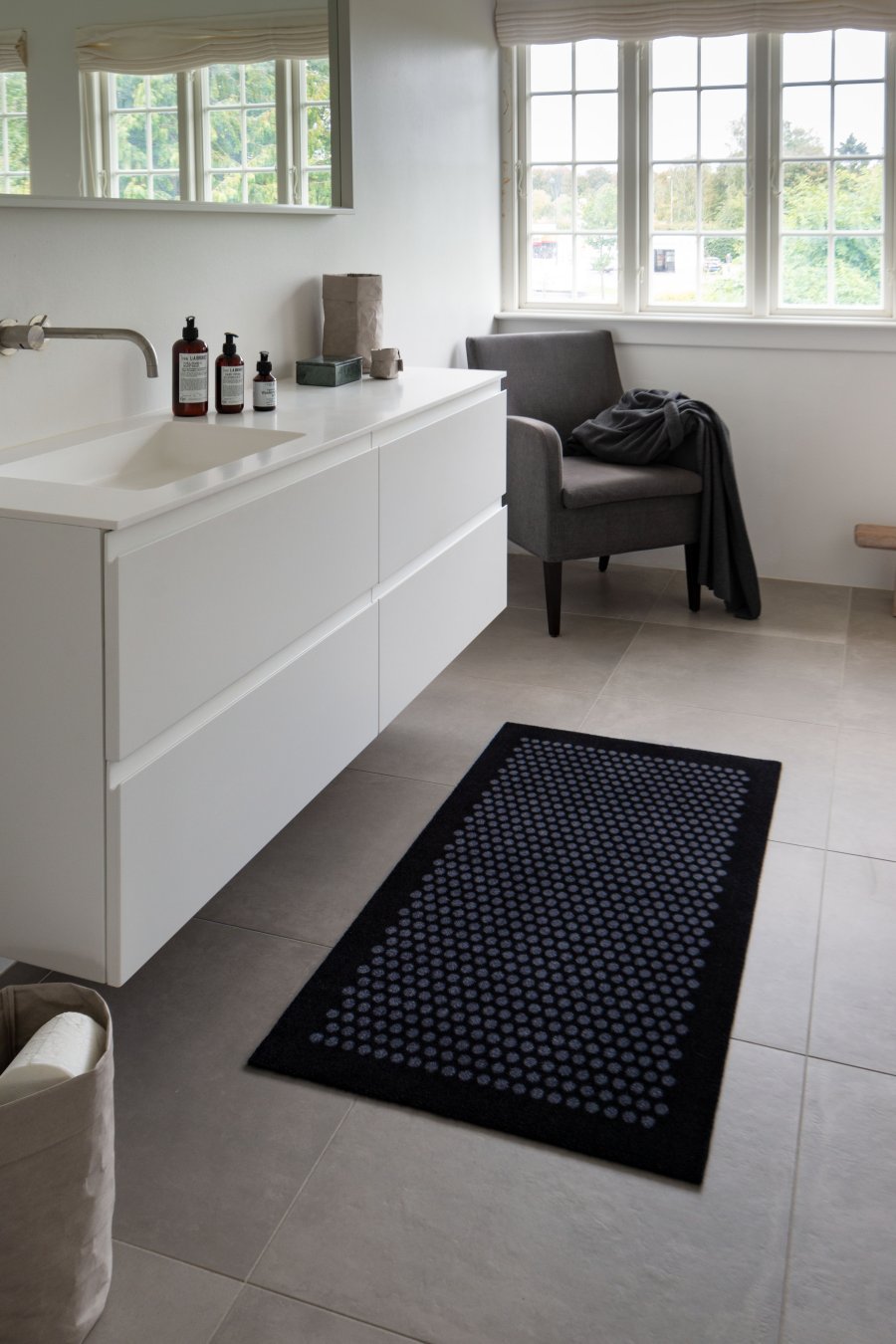 Tica Copenhagen Dot Smudsmtte 67x120 cm, Sort