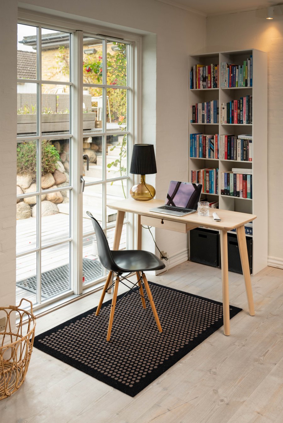 Tica Copenhagen Dot Smudsmtte 90x130 cm, Sort/Sand