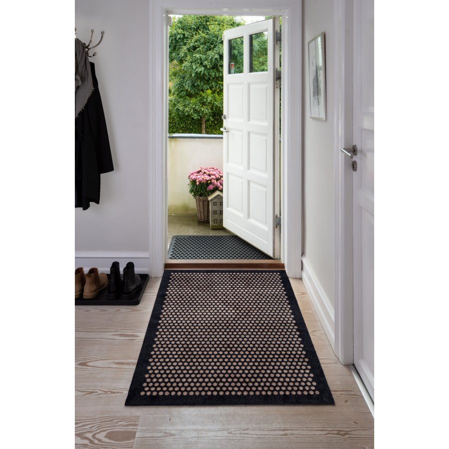 Tica Copenhagen Dot Smudsmtte 90x130 cm, Sort/Sand