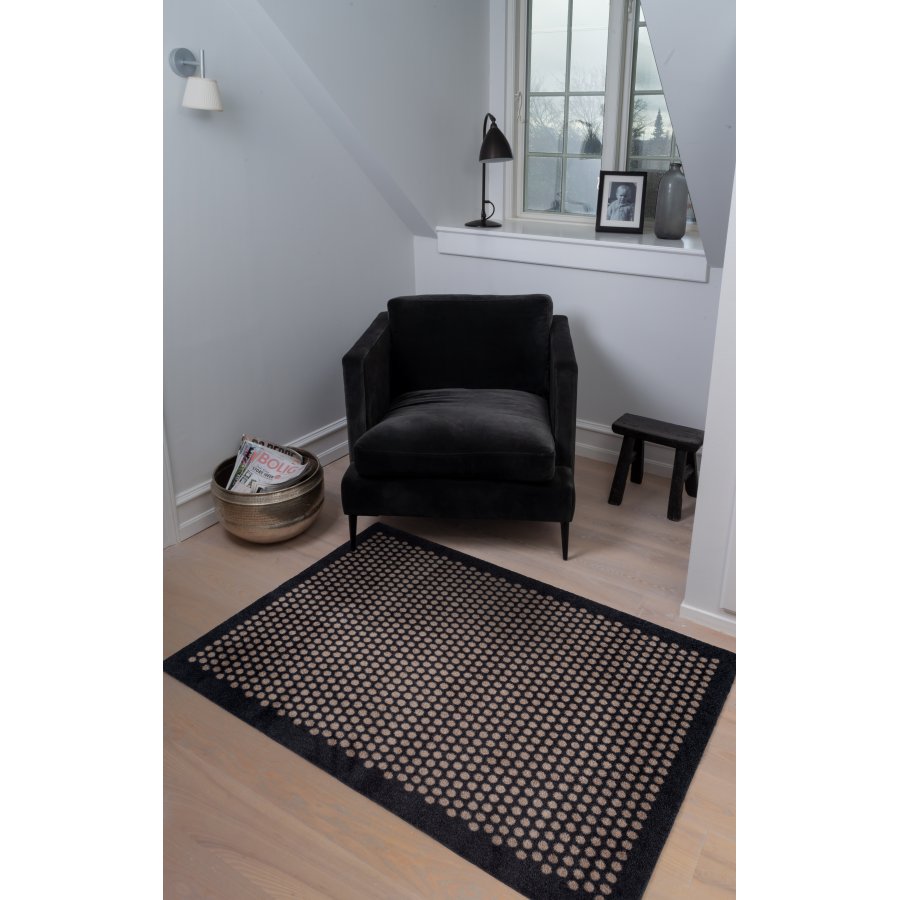 Tica Copenhagen Dot Smudsmtte 90x130 cm, Sort/Sand