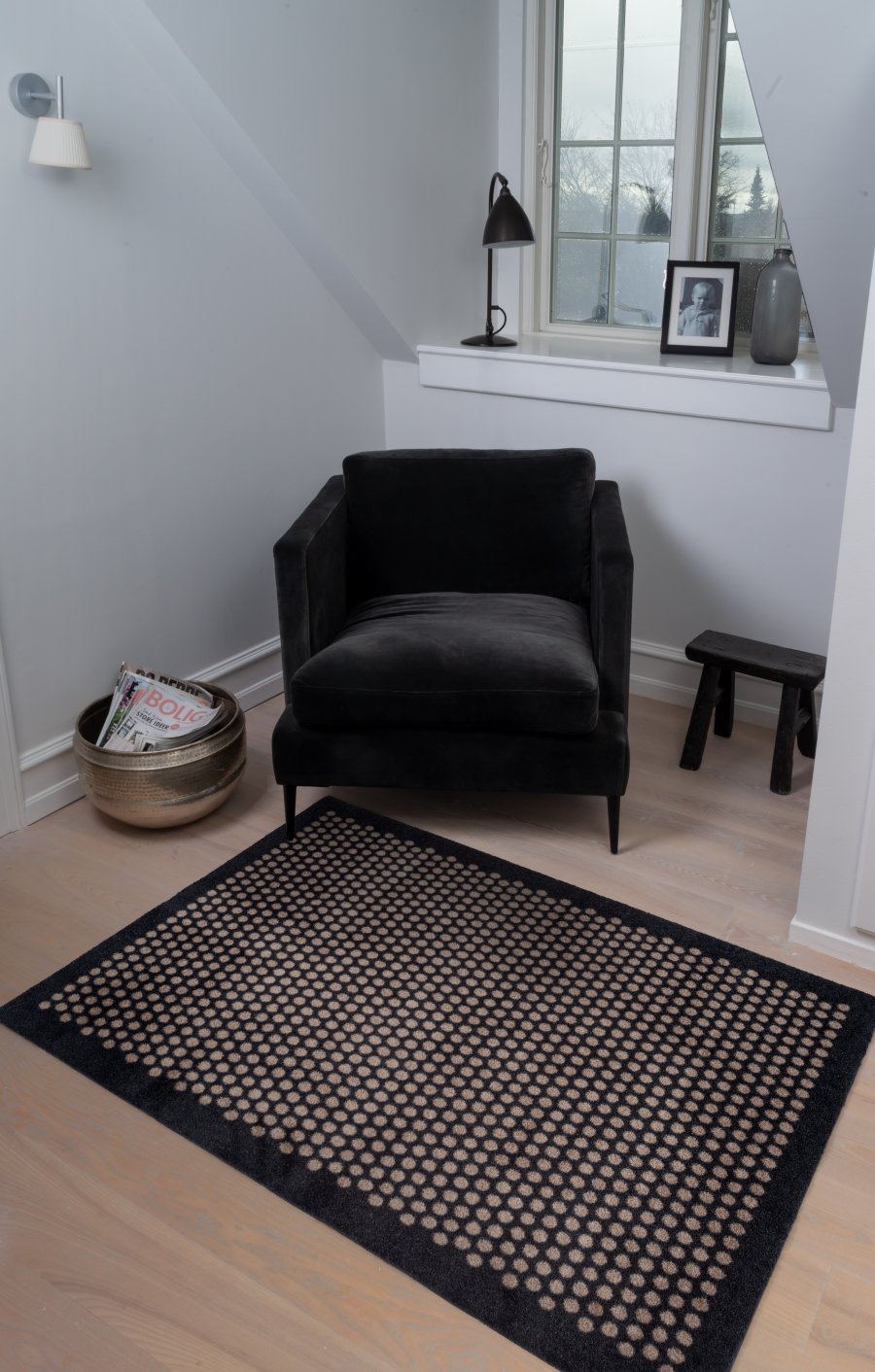 Tica Copenhagen Dot Smudsmtte 90x130 cm, Sort/Sand