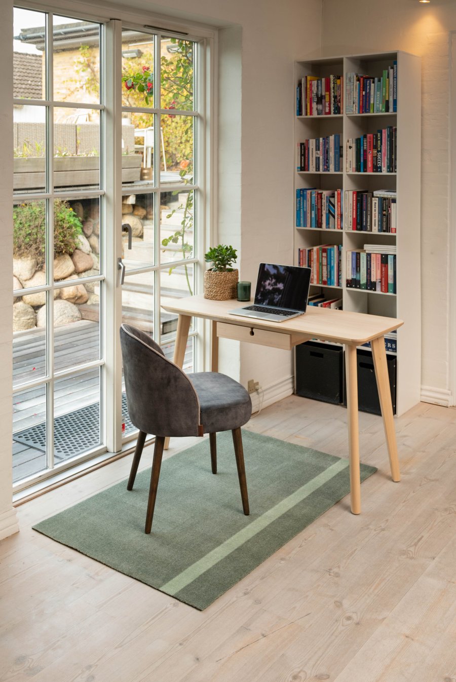 Tica Copenhagen Stripe Vertical Mtte 90x130 cm, Lysegrn/stvet grn