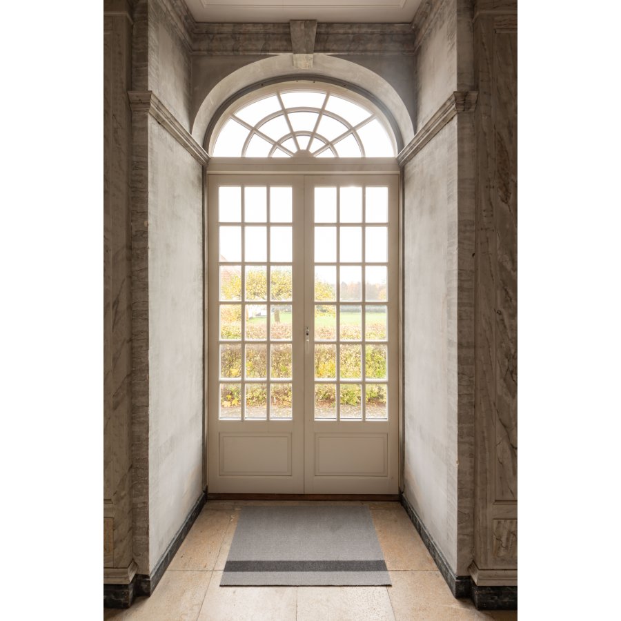 Tica Copenhagen Stripes Vertikal Gulvmtte 60x90 cm, Lysegr/Steelgrey