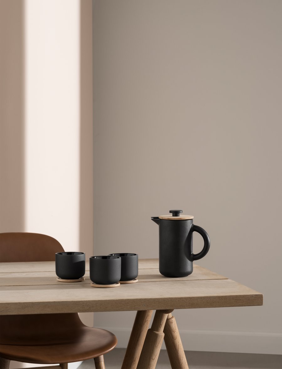 Stelton Theo Tasse mit Untertasse, Schwarz