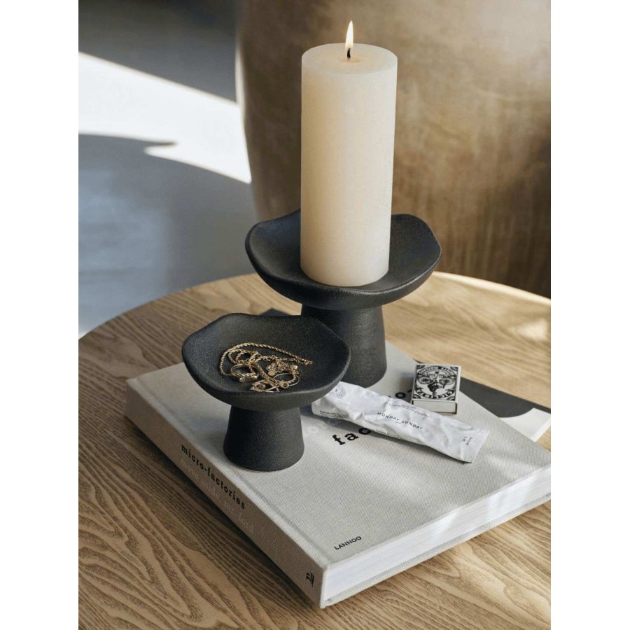 Broste Copenhagen Momo Stumpenkerzenhalter H12 cm, Schwarz